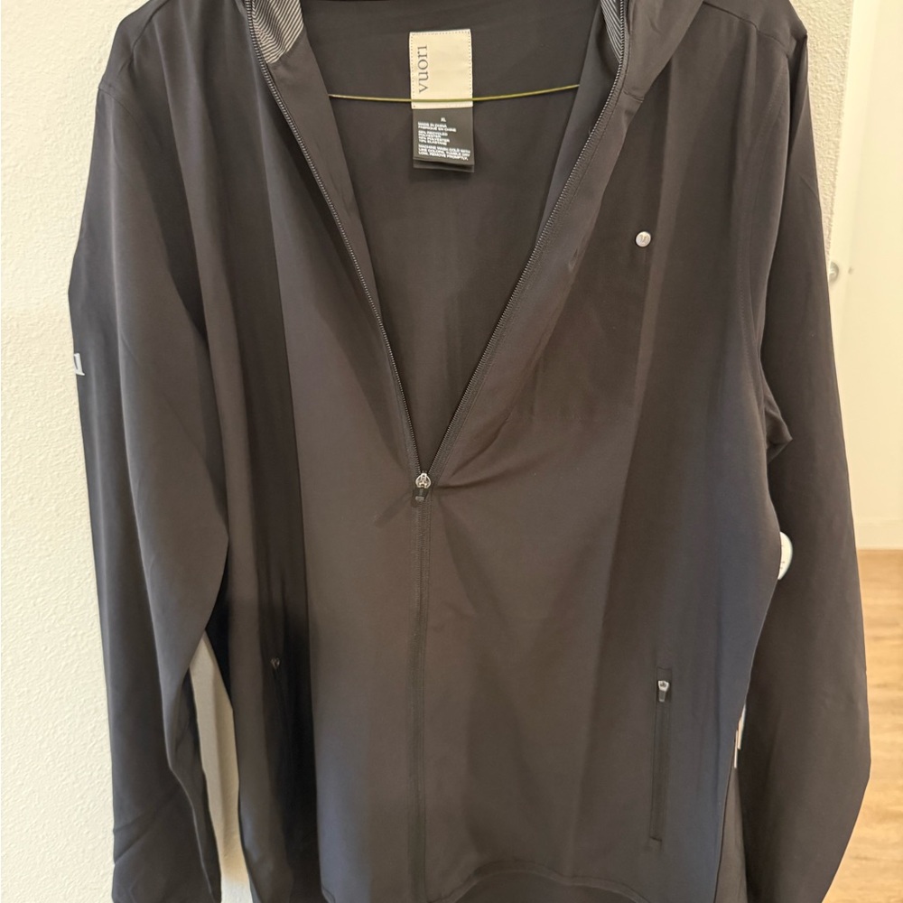 Vuori Black Outdoor Trainer Shell XL - Picture 5 of 6